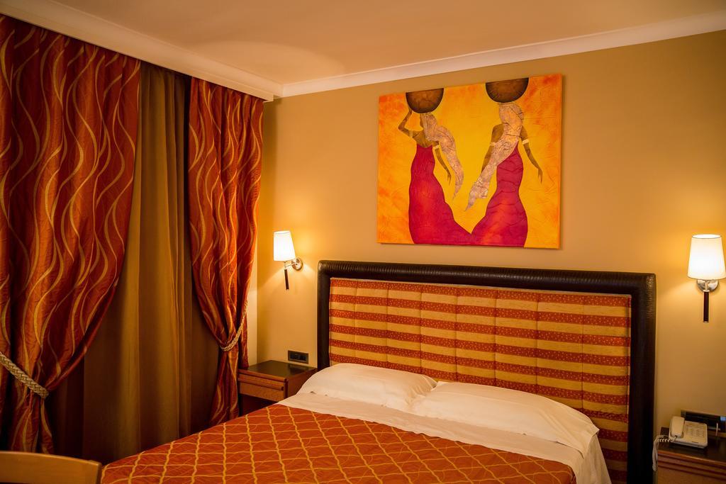 Hotel Ares Pontinia Стая снимка