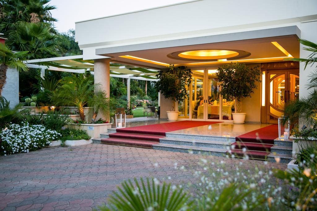 Hotel Ares Pontinia Екстериор снимка