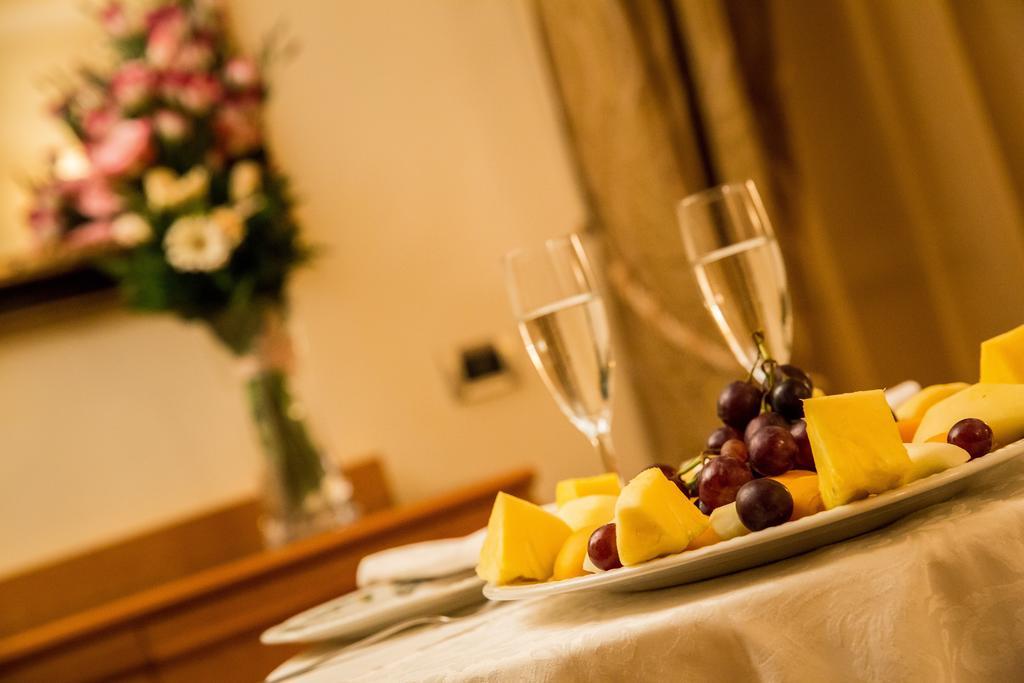 Hotel Ares Pontinia Екстериор снимка