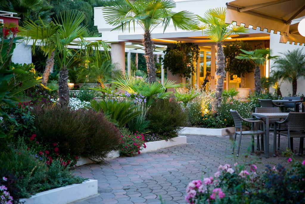 Hotel Ares Pontinia Екстериор снимка